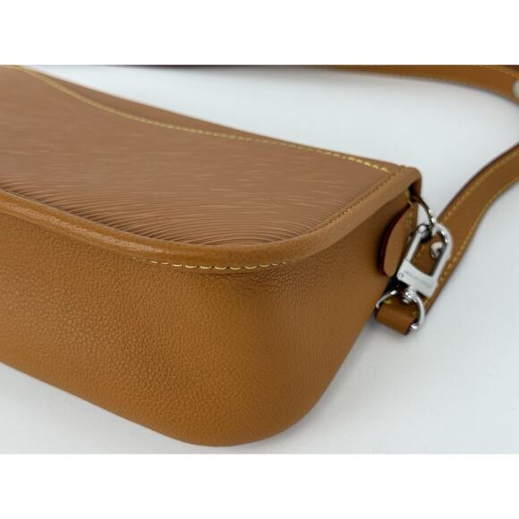 LOUIS VUITTON Epi Buci Crossbody Gold Honey - Picture 11 of 16